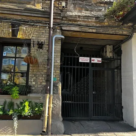 By The Oak Apartment