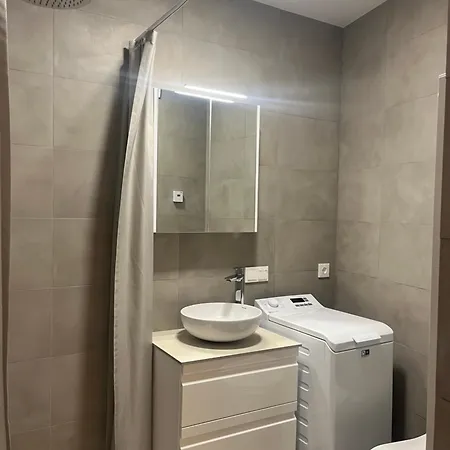 Apartman By The Oak *